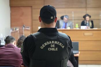 Gendarmería de Chile busca jefes en diferentes departamentos: ¿Cuáles son los sueldos y cómo postular?