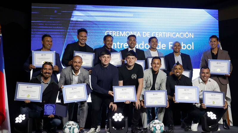 Generación dorada y medallistas olímpicos con el título en sus manos. Sonrientes, dichosos, satisfechos.