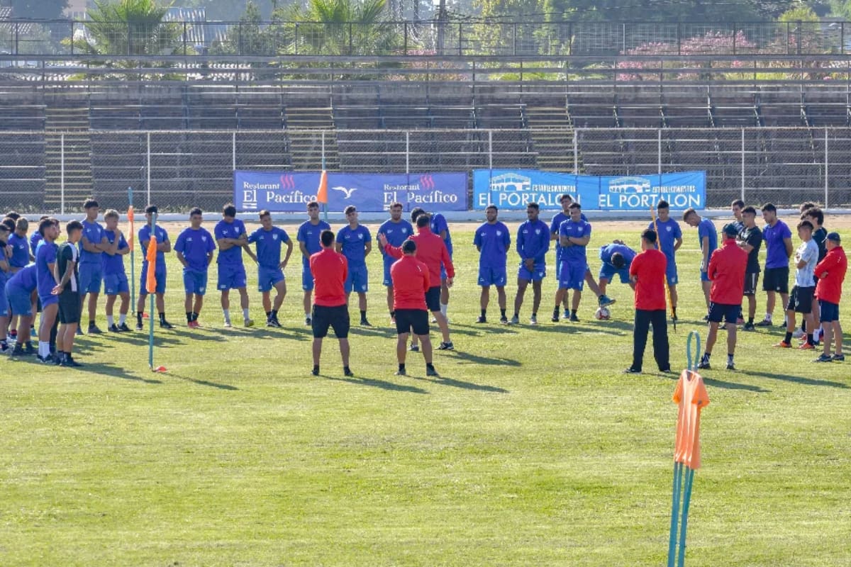 vive momentos de incertidumbre respecto al futuro de su temporada en Segunda División.