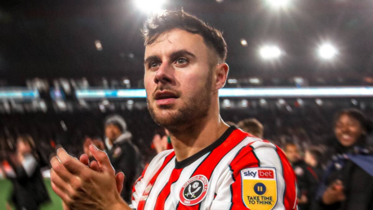 Fue compañero de Ben Brereton, lo dirigió un ex DT de la UC y fue hallado muerto en la piscina de su casa