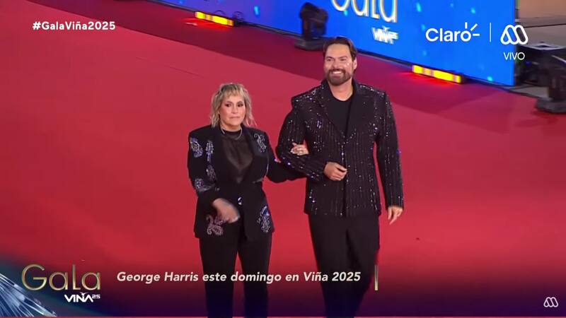 El comediante venezolano desfiló por la Gala del Festival junto a su madre. Créditos Captura: YouTube.