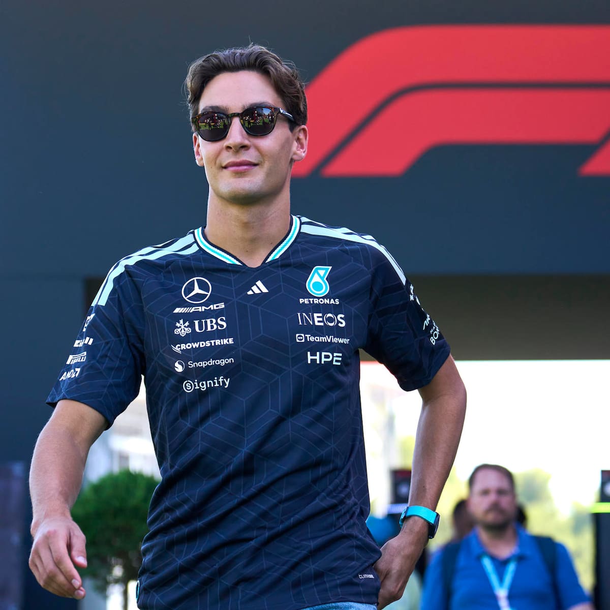 George Russell golpea en Barcelona y se queda con la pole position ante la amenaza de Ferrari
