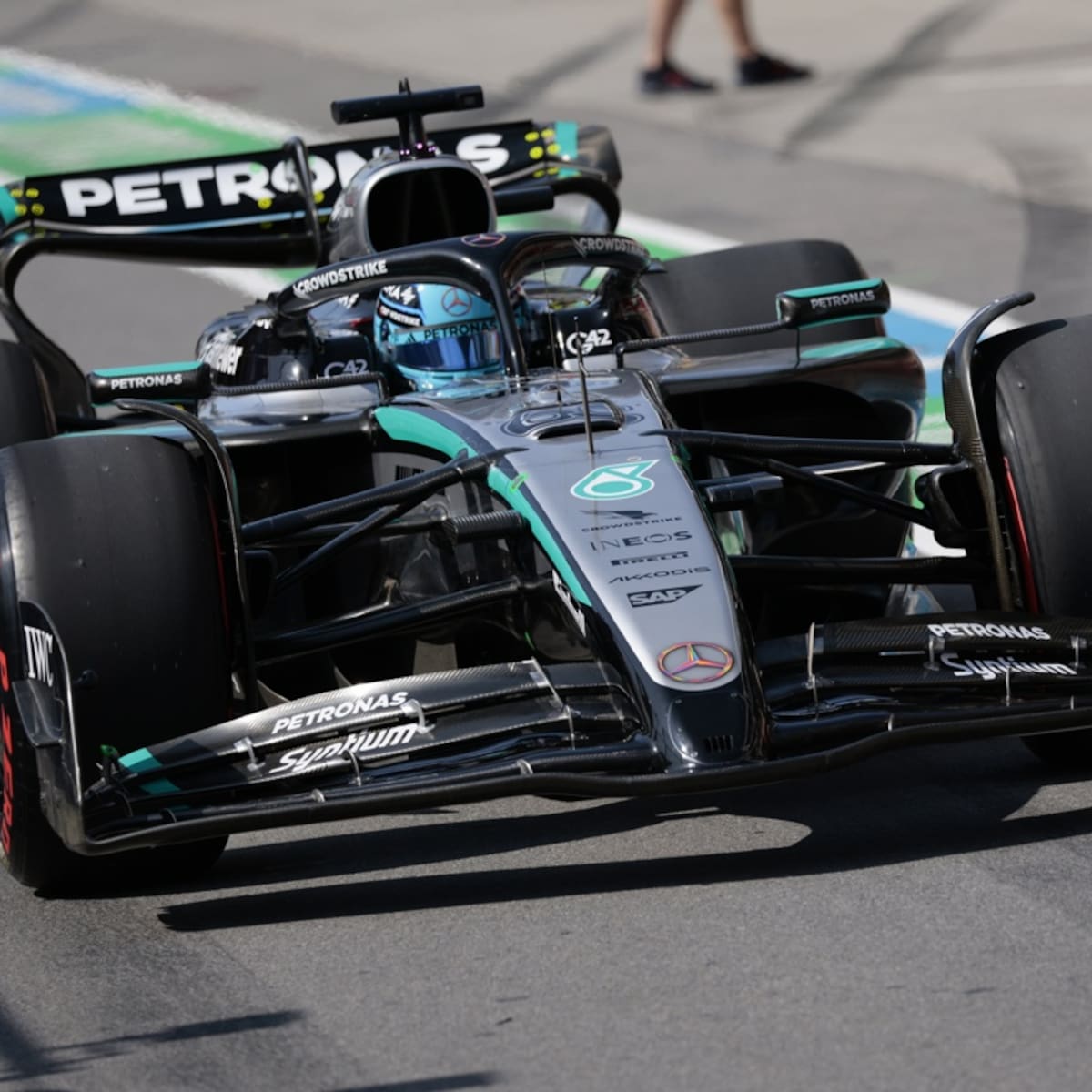 Russell marca el ritmo en Montmeló y lidera el primer libre del GP de Barcelona