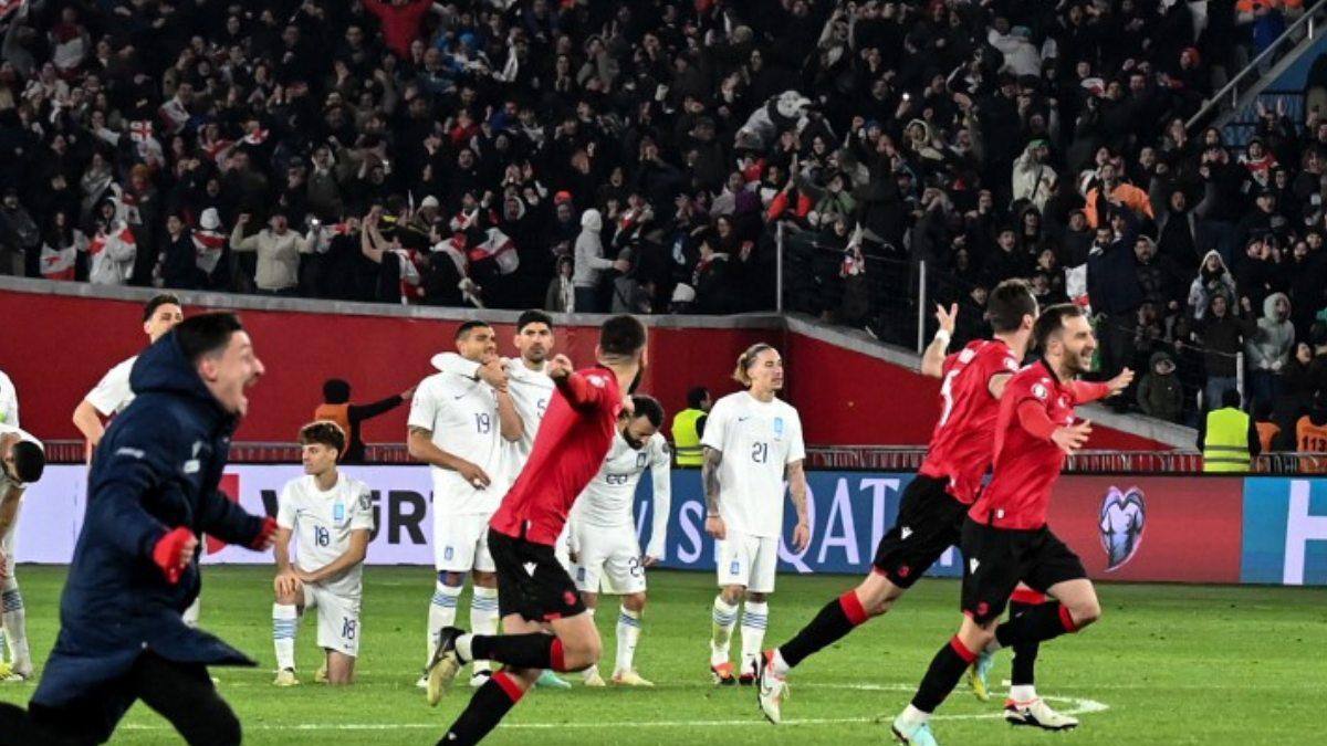 Se terminó la luna de miel: controvertido ex técnico de la UC fue cesado tras histórica derrota