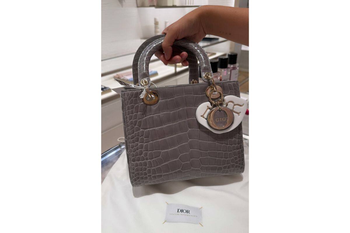 Esto cuesta el nuevo bolso de la modelo y empresaria.
Créditos: Instagram.