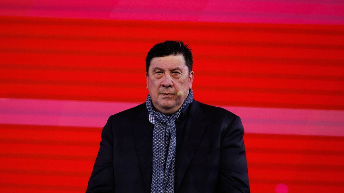 Sigue polémica con el Mono Burgos en España: negó ser racista pero igual fue despedido