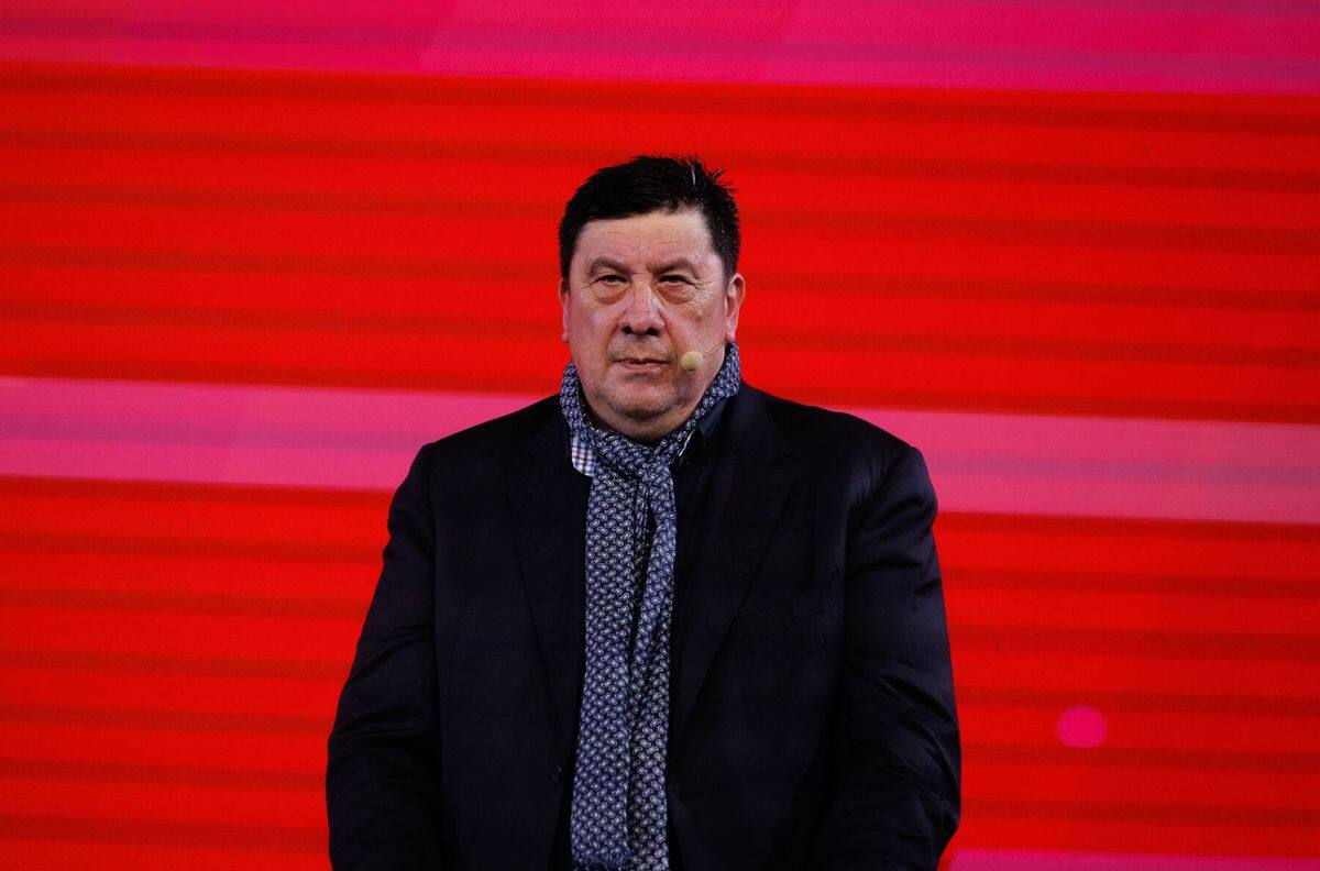 Sigue polémica con el Mono Burgos en España: negó ser racista pero igual fue despedido