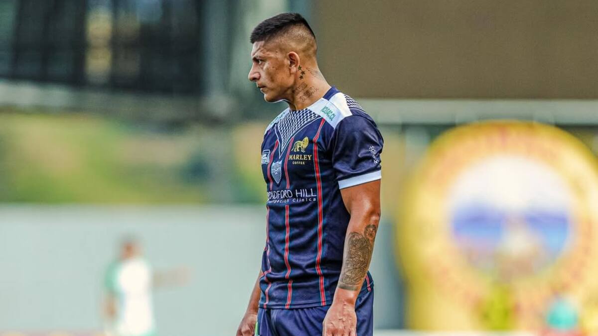 Goleador de Primera B sueña con La Roja: “Estoy tramitando la nacionalización”