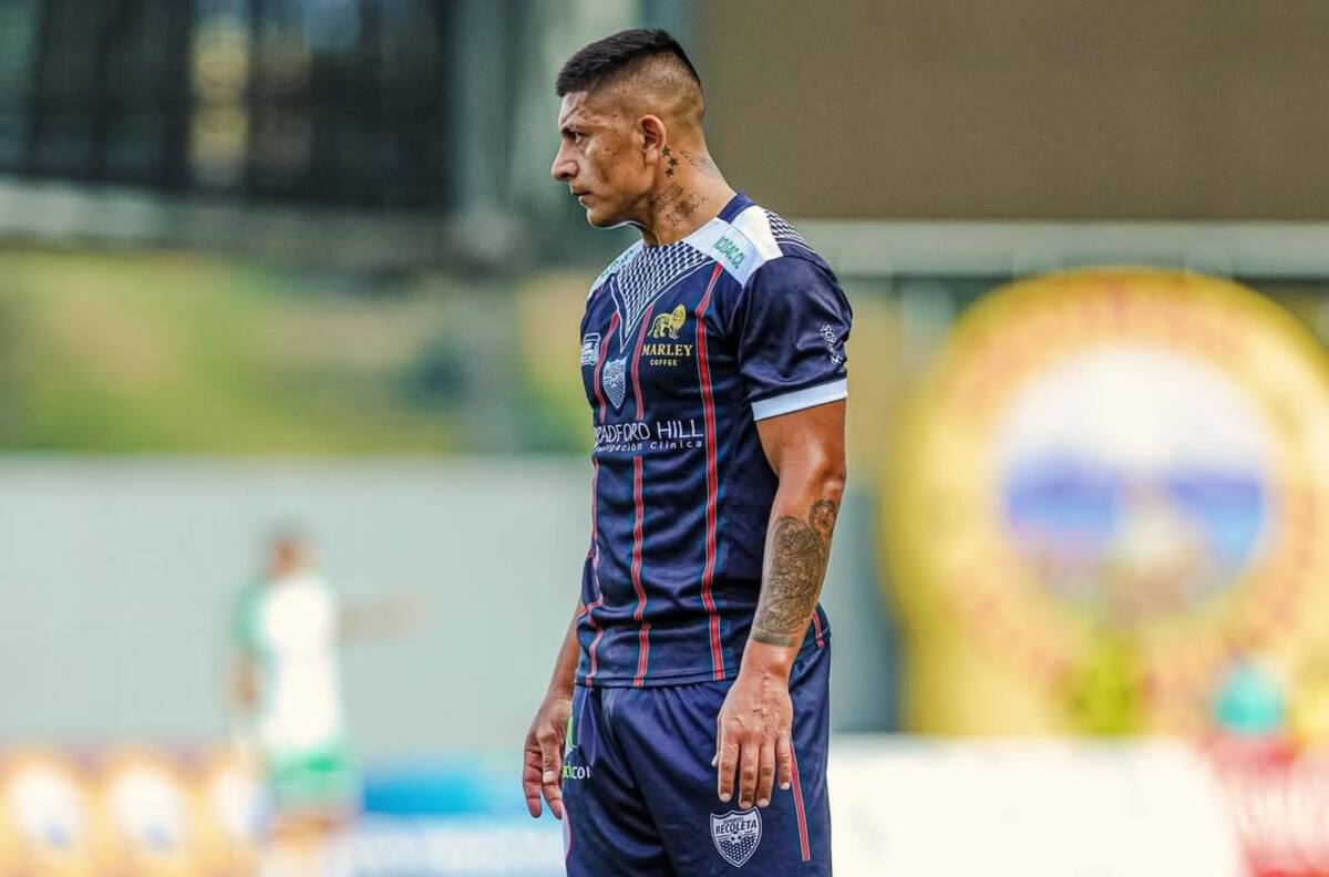 Goleador de Primera B sueña con La Roja: “Estoy tramitando la nacionalización”