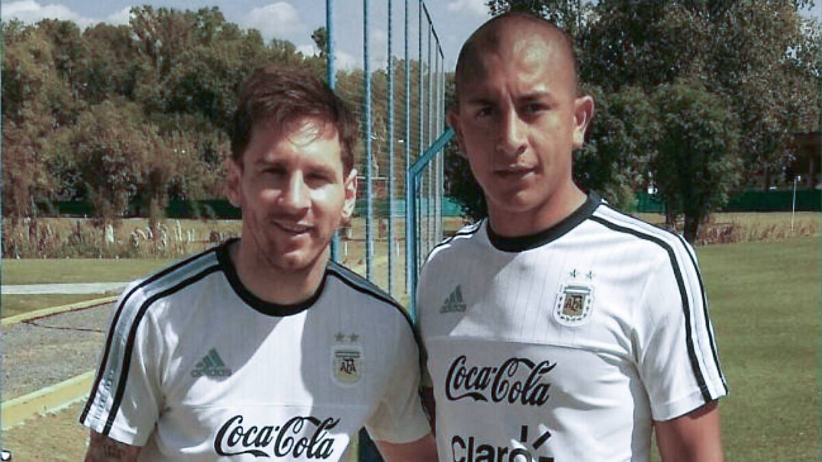 Es figura en Primera B y Lionel Messi fue clave en su vida: “Me salvó la carrera; fue mi mayor motivación”