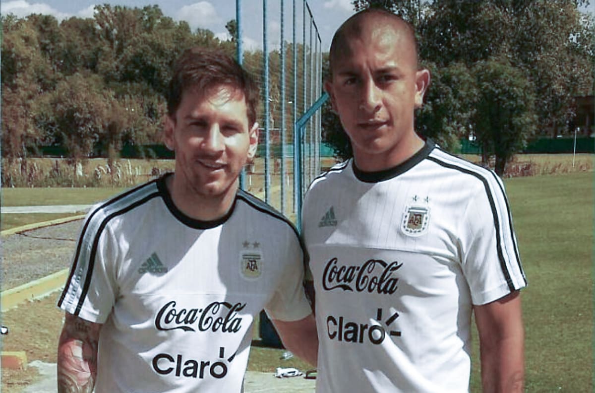 Es figura en Primera B y Lionel Messi fue clave en su vida: “Me salvó la carrera; fue mi mayor motivación”