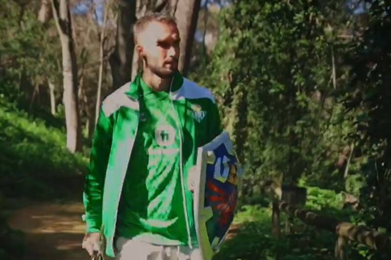 renovó en Betis y protagonizó peculiar video de oficialización.