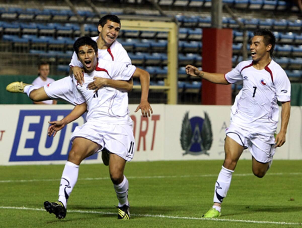 Chile's Gerson Martinez, center, Eduardo Vargas, right, and Jose Barrera, behind, react after scoring a goal against France, during their final match in the Under-21 Toulon soccer Tournament, in Toulon , southern France, Friday, June 12, 2009. Chile won 1-0. (AP Photo/Claude Paris)