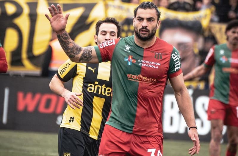 es pretendido por Universidad Católica.