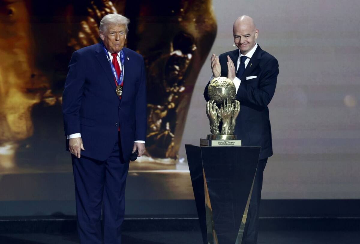 El ganador del "premio de la paz" de la FIFA atacó Irán este sábado.