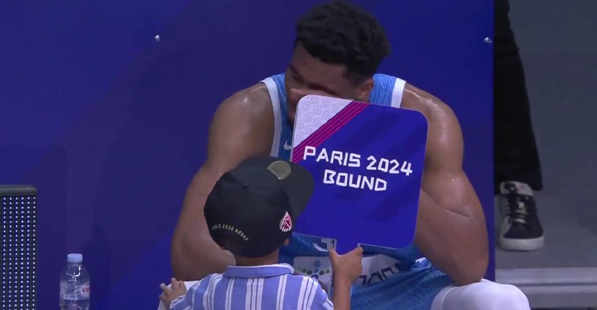 se emocionó tras clasificar a Grecia a París 2024.
