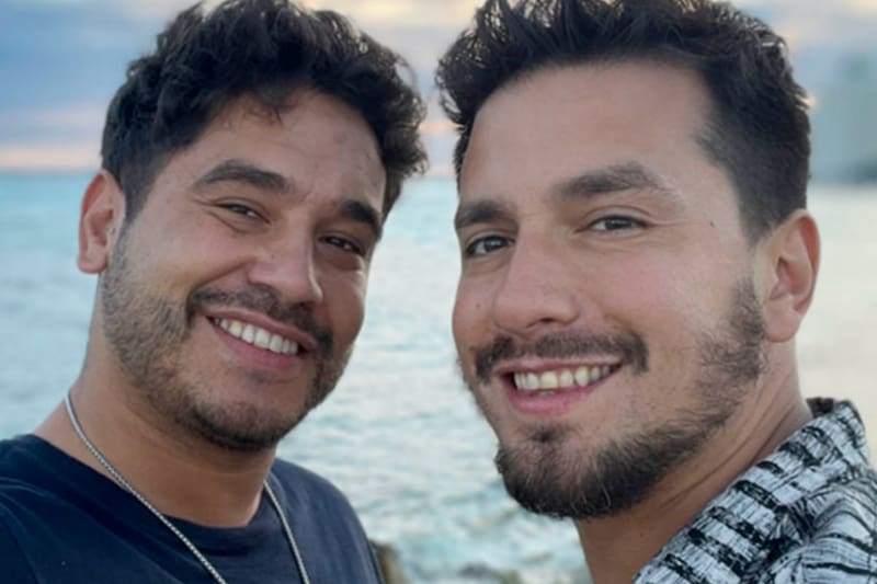 Gino Costa junto a su pareja, Miguel Ángel Campos.