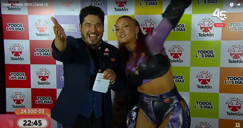 Después de su espectacular presentación, Karen Paola hizo a toda la Quintar Vergara corear sus icónicos temas.
