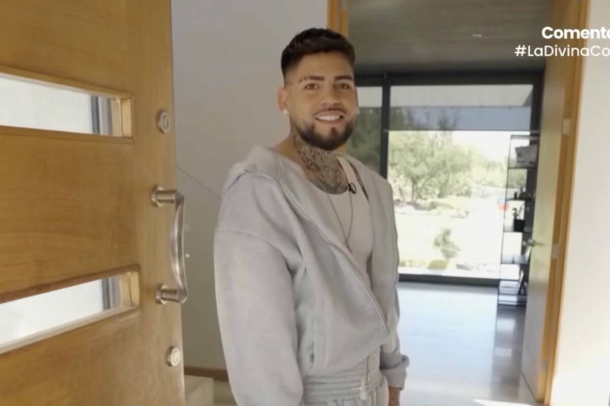 El artista mostró su moderno hogar.