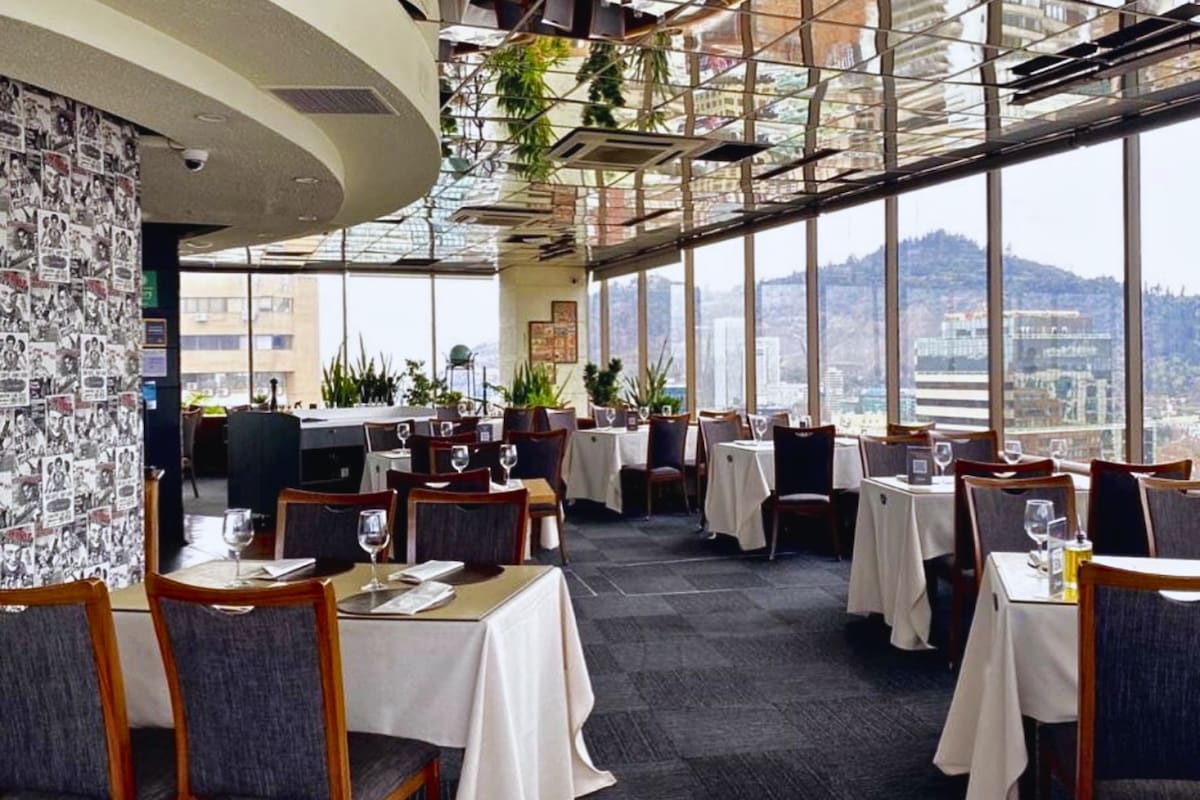 Panorama increíble que se posiciona como un atractivo que cambia la forma de comer en Santiago. Foto: Chile Travel.
