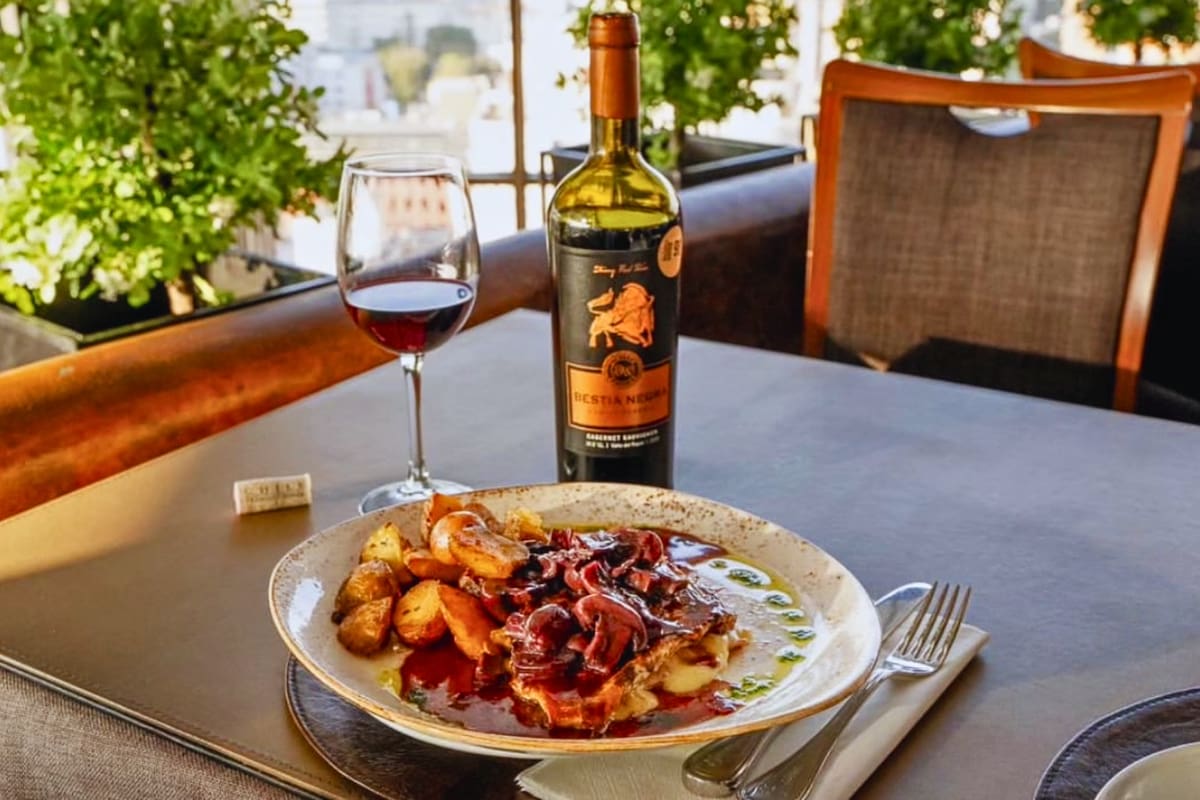 El atractivo gastronómico ofrece un menú increíble para aprovechar de comer en Providencia. Foto: Chile Travel.