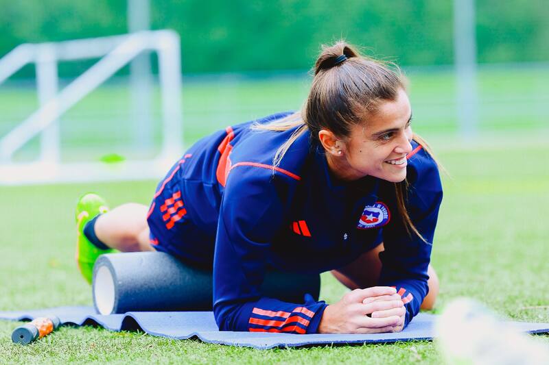 La mediocampista Gisela Pino, en la práctica de La Roja Femenina. Foto: Comunicaciones/ANFP.