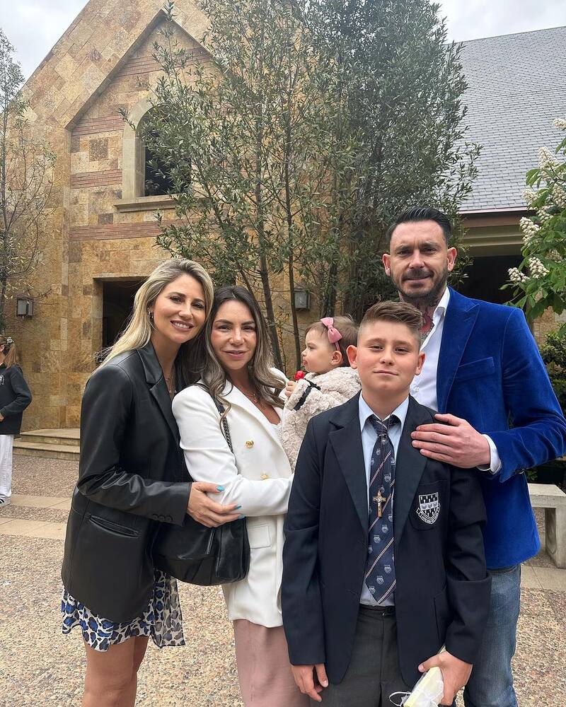 Gissella Gallardo y Mauricio Pinilla en la primera comunión de su hijo.