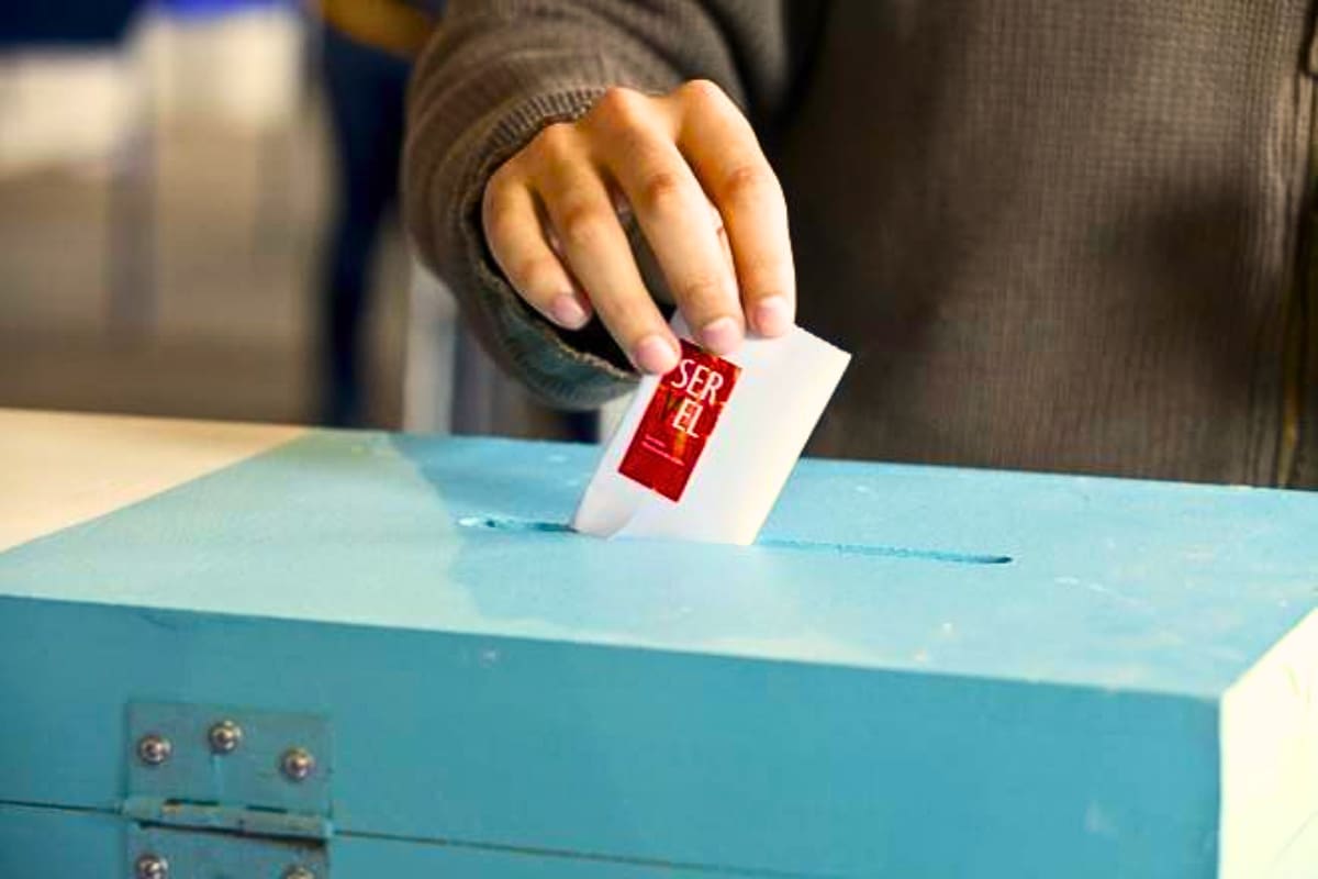 Estudio sostiene que el país no lleva una democracia plena.