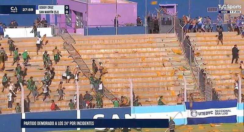 se enfrentó a San Martín, pero los hinchas mostraron la peor cara.