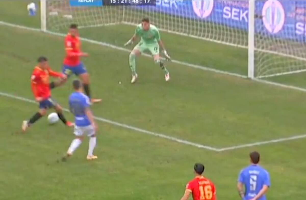 Los Hispanos abrían la cuenta en Santa Laura, pero el VAR ayudó a la U