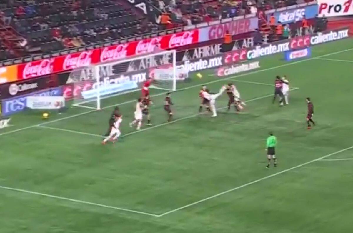 ¿Gol del año? Definición acrobática en México se postula para el Puskás 2025