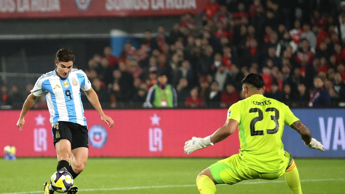 Así relataron en la TV argentina el gol de Julián Álvarez a Chile que dejó mudo al Nacional