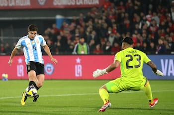 Así relataron en la TV argentina el gol de Julián Álvarez a Chile que dejó mudo al Nacional