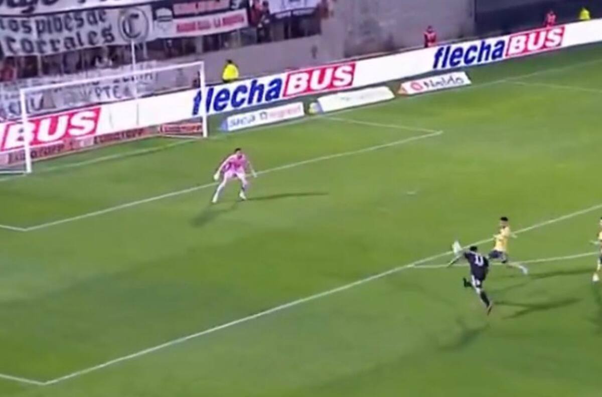 VIDEO | Carrerón de 70 metros y globito: el golazo de Deportivo Riestra en su goleada contra Boca Juniors
