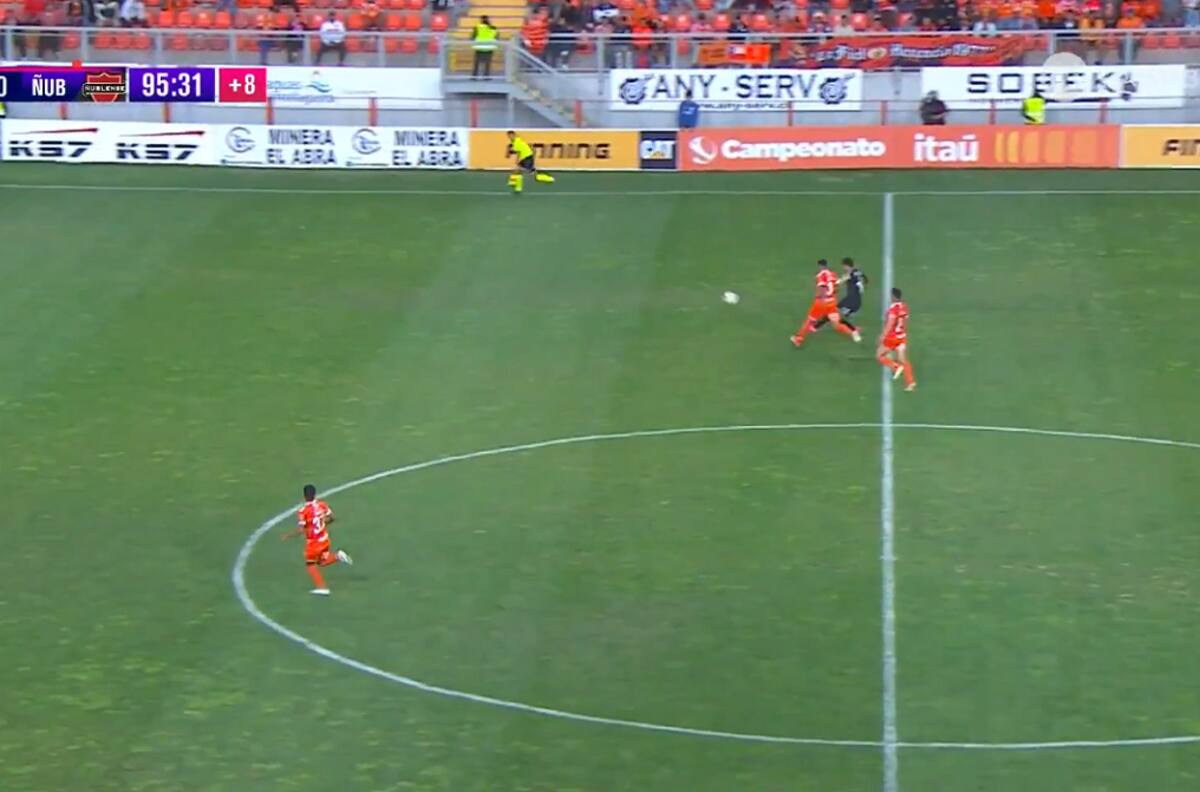 VIDEO | El golazo de mitad de cancha de Pato Rubio que puede mandar a Cobreloa al descenso