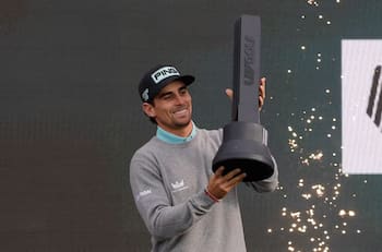 Joaquín Niemann está imparable en el LIV Golf y se queda con el título en Reino Unido