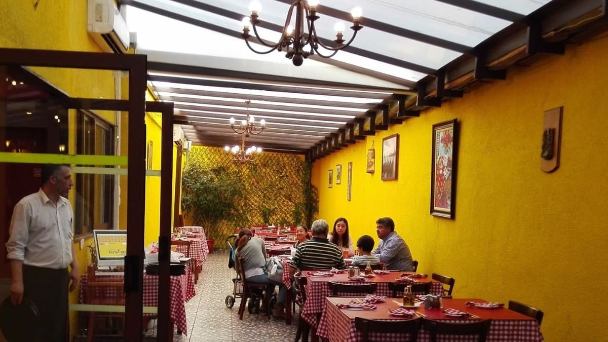 Con platos desde 6.500 pesos: la trattoría para darse un festín de comida italiana y que es un clásico en Santiago