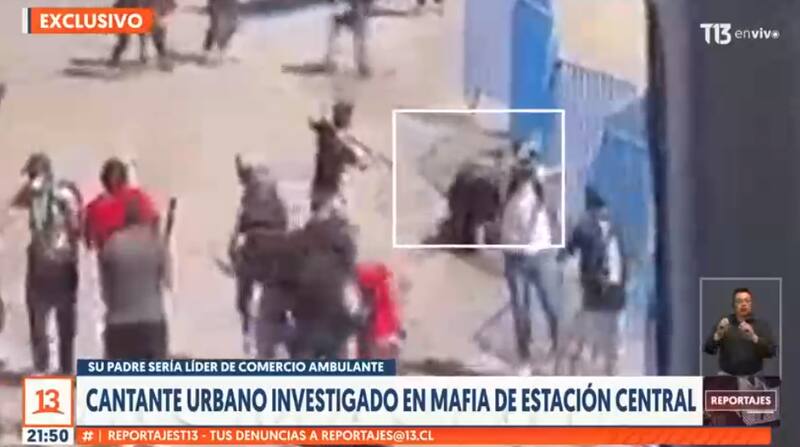 Así fue la golpiza en Estación Central. Créditos: Captura T13