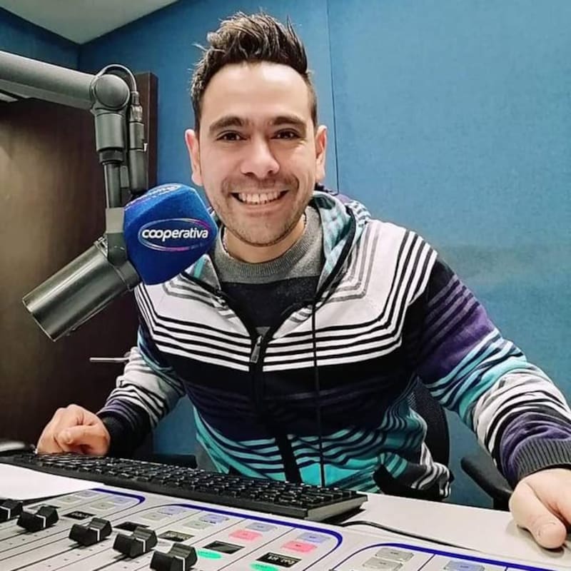 El periodista trabajó en Mega, Cooperativa y ADN hasta llegar a Radio Biobío.