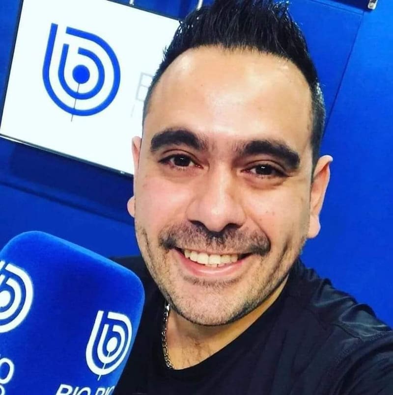 Era el conductor del programa radial "El Trasnoche" de Biobío.