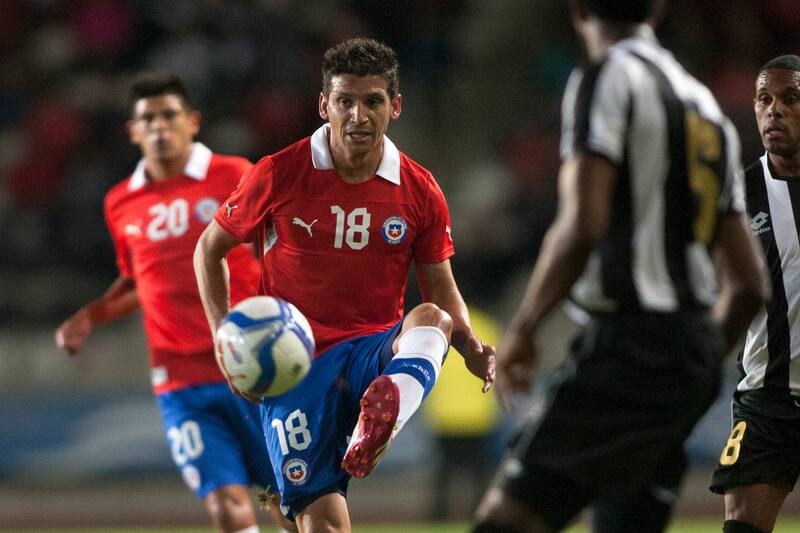 El ex volante llegó a vestir la camiseta de La Roja en 2014.