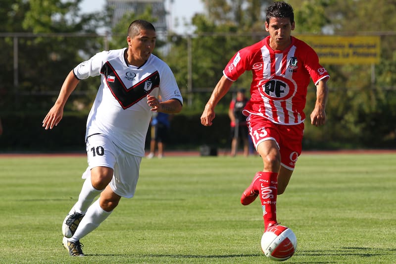 Defendiendo la camiseta de Unión La Calera en 2011.