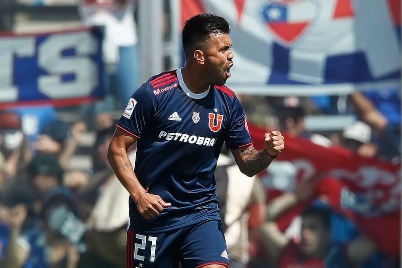 El mediocampista adquirió el apodo de clasiquero por su paso por Universidad de Chile. Foto: Agencia ATON.