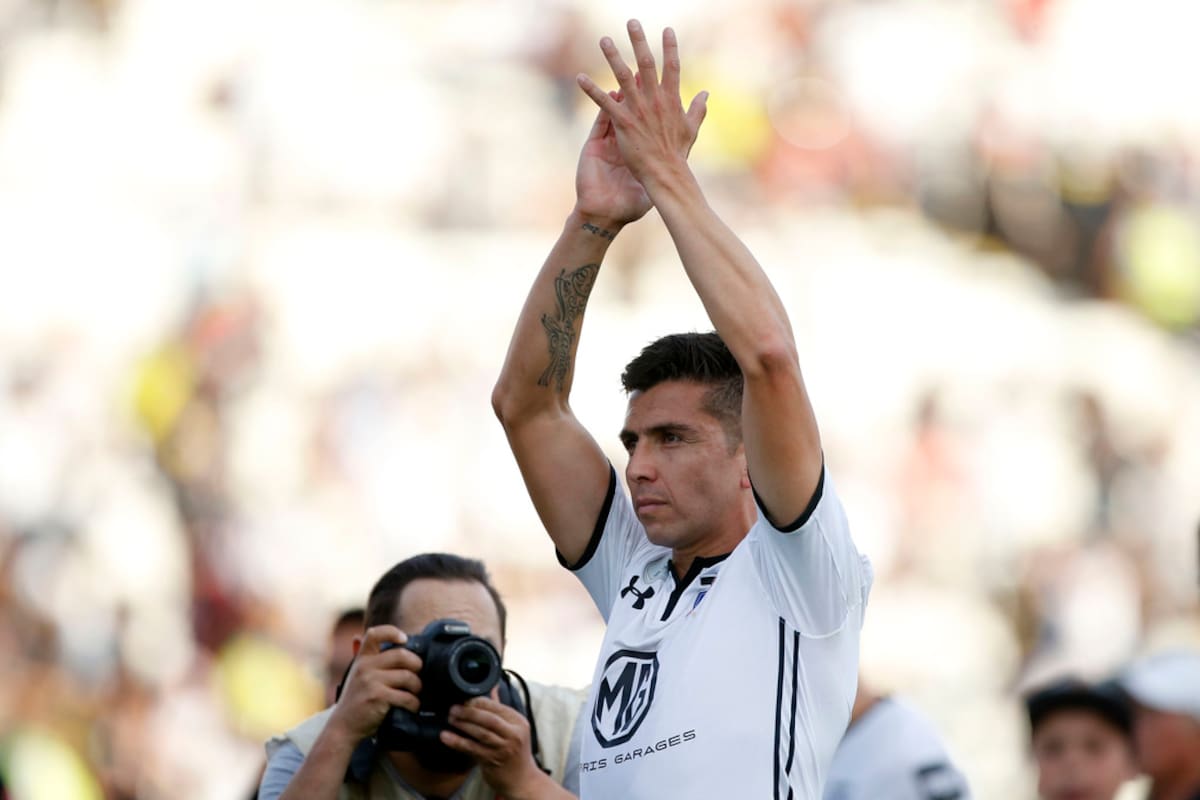 Se formó y jugó gran parte de su carrera en Colo Colo.