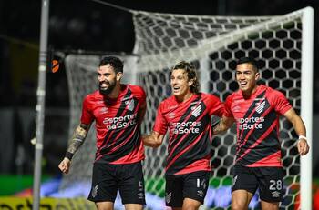 ¿Negocio redondo? Los tres delanteros del fútbol brasileño que descendieron y podrían reforzar a Colo Colo