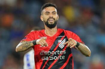 Alerta en Colo Colo: el equipo brasileño que se metió en la pelea por el fichaje de Gonzalo Mastriani