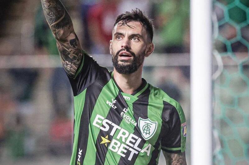 En América MG confían en el delantero uruguayo para visitar a Colo Colo por Copa Sudamericana.