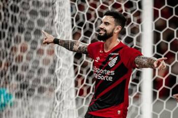 Sufre Jorge Almirón: goleador uruguayo le cerró las puertas a Colo Colo para este mercado de fichajes