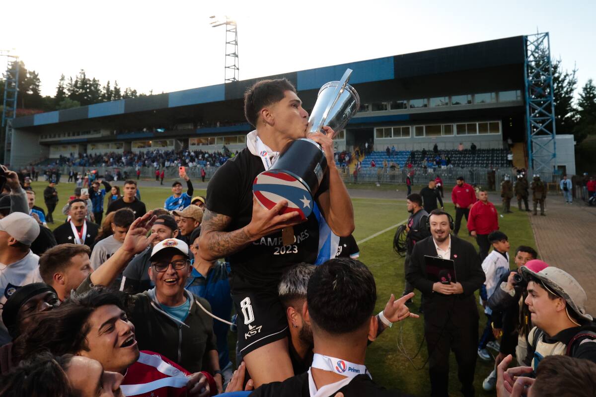 celebrando con Huachipato.