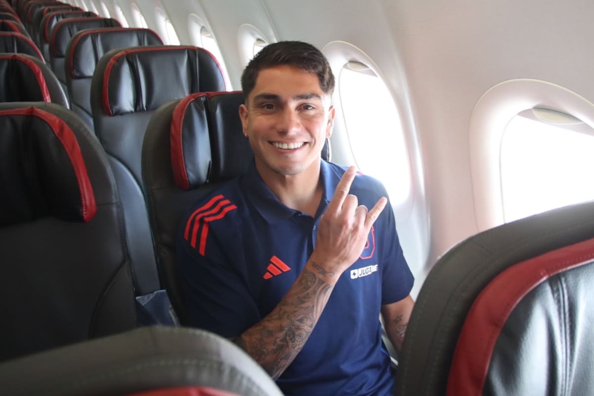 El charrúa jugará su primer partido con la U. Foto: @udechile.